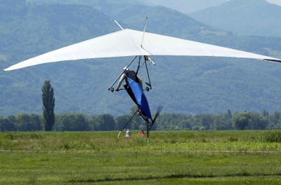 Hang glider : Laminar Orbiter ; Manufacturer : Icaro 2000