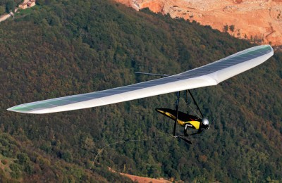 Hang glider : Laminar Z9 ; Manufacturer : Icaro 2000