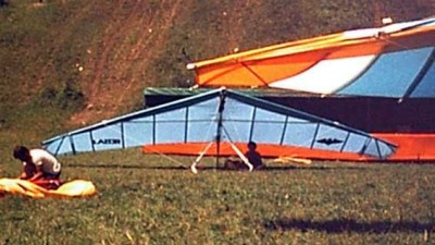 Hang glider : Phoenix Lazor ; Manufacturer : Delta Wing Kites and Gliders