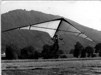 Hang glider : Red Tail ; Manufacturer : Moyes