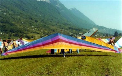 Hang glider : Floater ; Manufacturer : Electra Flyer
