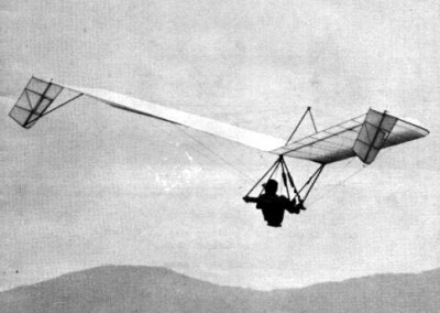 Hang glider : Icarus V ; Manufacturer : Kiceniuk