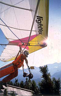 Hang glider : Lightfex ; Manufacturer : Finsterwalder