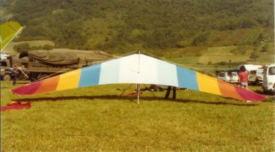 Hang glider : Olympus ; Manufacturer : Electra Flyer