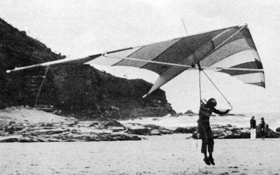 Hang glider : Zephyr ; Manufacturer : Pacific  Kites